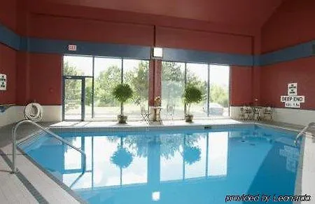 Travelodge By Wyndham Ottawa East Hotel
